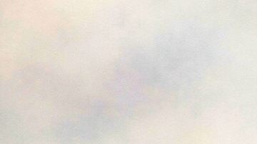 Encapuchados se enfrentan con bombas molotov con miembros de la Policía Federal en el Zócalo de Ciudad de México, durante la marcha por el aniversario de la matanza de Tlatelolco.