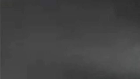 Imagen cedida por el Ministerio de Defensa ruso que muestra una captura de video de un ataque aéreo de las fuerzas rusas contra posiciones del grupo terrorista Estado Islámico (EI) en Siria.