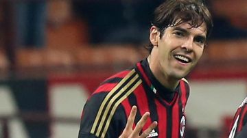 Kaká con los colores del Milan, similares a los de Flamengo.