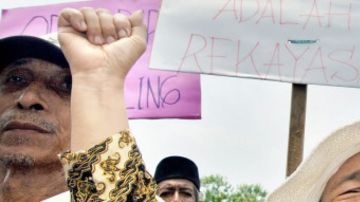 Indonesia, con Suharto a la cabeza, asesinó a entre uno y dos millones de personas durante la Guerra Fría, un genocidio que todavía subyace al silencio mediático.