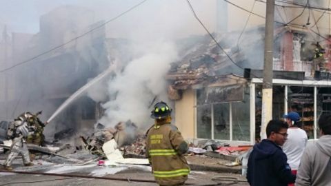 151018231044_colombia_avioneta_accidente_bogota_1_624x351_bomberosdebogota_nocredit