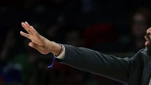 Fisher se echa a toda la NBA en contra.
