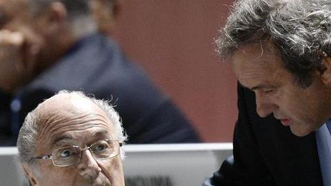 Platini quiere salvar a como dé lugar el poco prestigio que le queda para dirigir a la FIFA.