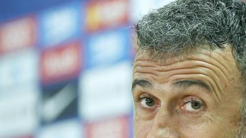 El entrenador del FC Barcelona, Luis Enrique Martínez, durante la rueda de prensa posterior al entrenamiento que el equipo azulgrana ha realizado esta mañana en la Ciudad Deportiva Joan Gamper, de cara al partido de liga que mañana disputarán ante el rayo Vallecano.