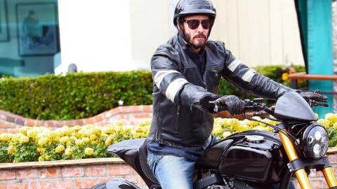 La motocicleta fue diseñada por el actor y Gard Hollinger.