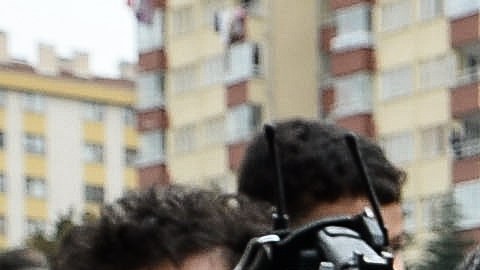 Familiares le dan el último adiós a una de las víctimas del atentado, en Ankara, Turquía.