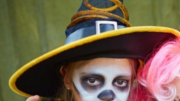 El disfraz de bruja está este año entre los favoritos de grandes y chicos.