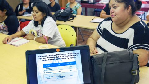 10/19/2015 - Los Angeles, Ca. - CARECEN starts f a program designed to help parents of LAUSD students navigate trough burocracy and state their concerns in a coherent fashion (photo Ciro Cesar/La Opinion).