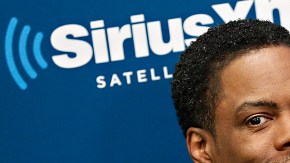 El comediante Chris Rock se ríe de las malas decisiones del basquetbolista en las redes sociales.