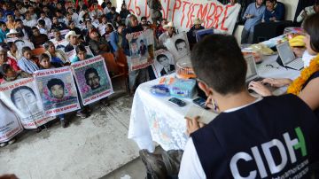 Representantes del CIDH se reúnen con familiares de los 43 estudiantes desaparecidos de Iguala