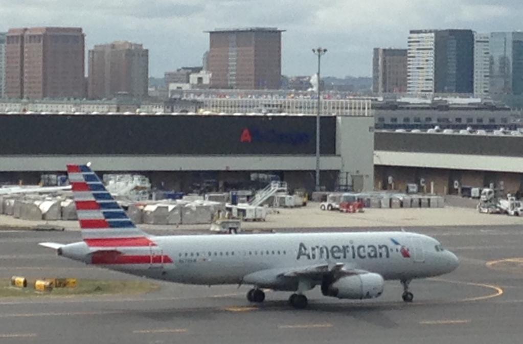 Vuelo #550 de American Airlines llegando a Logan tras la muerte de su piloto en pleno vuelo. 