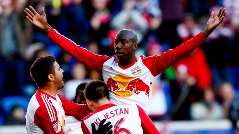 Con 16 goles, Bradley Wright-Phillips (arriba) es la mejor arma de los Red Bulls.