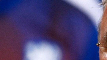 El fracaso holandés lo lanzó al desempleo. Hiddink quiere dirigir en la Premier League.