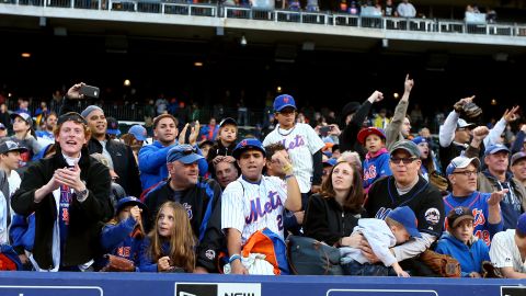 Los seguidores de los 'Asombrosos' confían en el pitcheo de su equipo para salir adelante en la Serie Mundial.