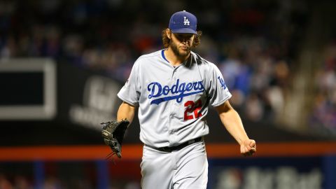 kershaw se llevó la victoria tras lanzar pelota de 7 entradas con 3 hits, 1 carreras, 1 boleto, 8 ponches y 1 jonrón.