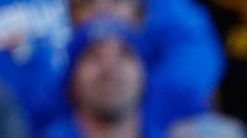 Eric Hosmer #35 de los Reales de KC anota una carrera en el séptimo inning ante los Azulejos de Toronto.