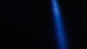 Roman Gonzalez conecta a Brian Viloria, quien visitó la lona en el tercer round.