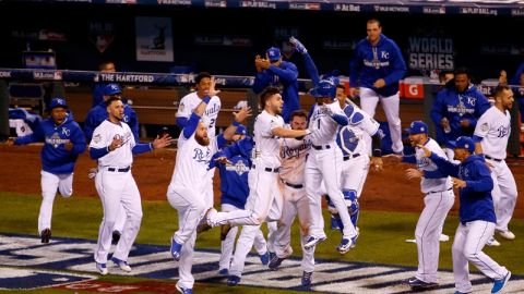 Juego kilométrico en Kauffman Stadium.