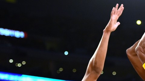 Kobe Bryant hoy durante el juego en el Staples Center.