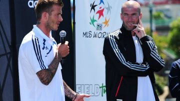 Beckham y Zidane fueron compañeros de equipo en la era galáctica del Real Madrid.