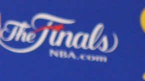 Los ultimos informes apuntan a que Lamar Odom está por fin fuera de peligro.