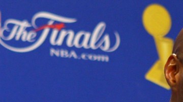 Los ultimos informes apuntan a que Lamar Odom está por fin fuera de peligro.