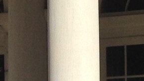 La presidenta del Concejo Melissa Mark Viverito rodeada de varios concejales anuncia la asignación de fondos para ayudar a organizaciones que proveen servicios a víctimas de violencia doméstica.