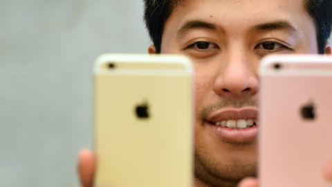A simple vista, no es posible distinguir si el celular iPhone 6S tiene un chip de Samsung o de TSMC.