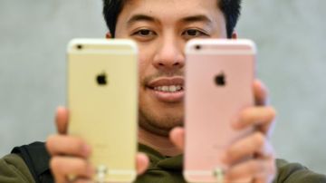 A simple vista, no es posible distinguir si el celular iPhone 6S tiene un chip de Samsung o de TSMC.