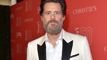 El actor Jim Carrey está bajo la mira de las autoridades por posible participación en la muerte de su joven expareja.