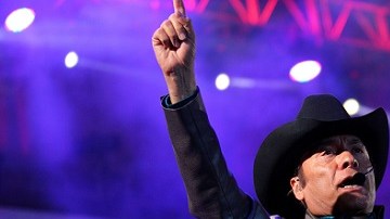 El cantante de Los Tigres del Norte, Jorge Hernández, se confundió y habló de la supuesta condena de Larry Hernández, que no existe. Oops!