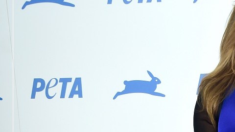 La actriz, que mañana cumplirá 43 años, apareció con muy poca ropa en la red social.