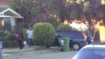 Padres y alumnos de la primaria Dolores Huerta, en sur de LA