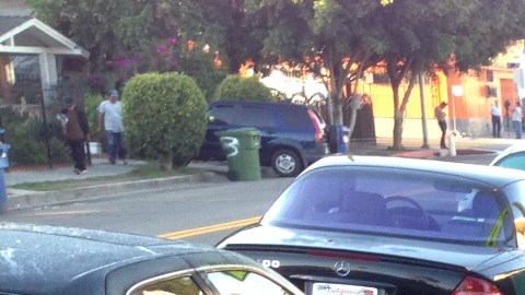 Padres y alumnos de la primaria Dolores Huerta, en sur de LA