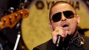 El cantante Larry Hernández está en un momento incierto de su vida pero la información de allegados podrían regresarle la libertad.