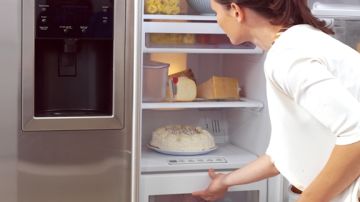 Durante los cortes de luz abre las puertas de refrigeradoras y congeladores lo menos posible.