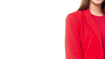 Si quieres disimular tu estatura, lleva dos colores distintos en las prendas de arriba y abajo. /Shuttertstock