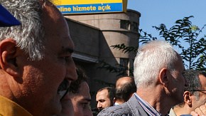 Un sobreviviente llora en el sitio de una explosión en Ankara, Turquía.