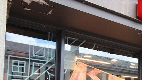 Las tiendas de Urban Outfitters  cambian sus prácticas de horarios en el último minuto En Nueva York