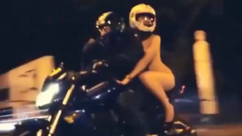 Video-Mujer-rusia moto
