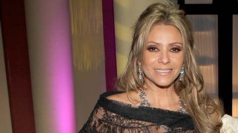 Daniela Castro está dispuesta a todo con tal de salvar su matrimonio.