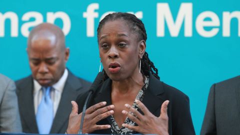 McCray explicó que con “Thrive Together” se busca promover los servicios de salud mental gratuitos que presta la ciudad.