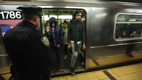 Comisionado de policia William Bratton recibio al reportero de El Diario y estuvo en Grand Central.
Foto Credito: Mariela Lombard / El Diario.