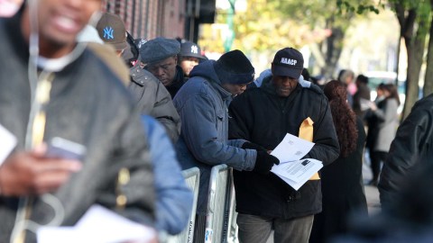 Un nuevo comienzo, la campaña del Fiscal de Districto de Manhattan, donde ofrece a suprimir citaciones menores.
Foto Credito: Mariela Lombard / El Diario.