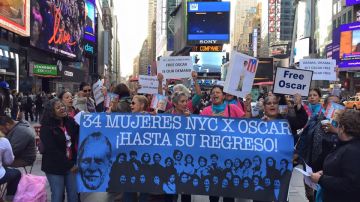 El grupo 34 Mujeres NYC x Oscar realizan acciones mensuales por la liberación del nacionalista boricua.