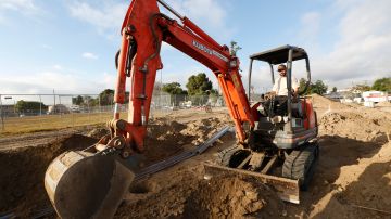 11/24/15 /LOS ANGELES/Construction site of a new soccer field at the South Park.. (Photo by Aurelia Ventura/La Opinion)