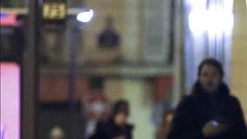 Al menos 120 personas murieron hoy en diferentes ataques en seis puntos de París.