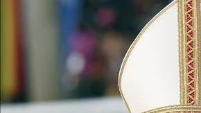 El Papa Franciso, hoy a su llegada a la Misa en el santuario anglicano de los mártires de Namugongo, cerca de Kampala, en Uganda.