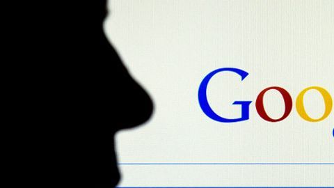 Google ha tenido que pedir excusas varias veces por los errores cometidos, en parte ocurridos por la automatización de sus aplicaciones.