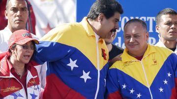 Flores y Cabellos son los políticos más cercanos al presidente, Nicolás Maduro.